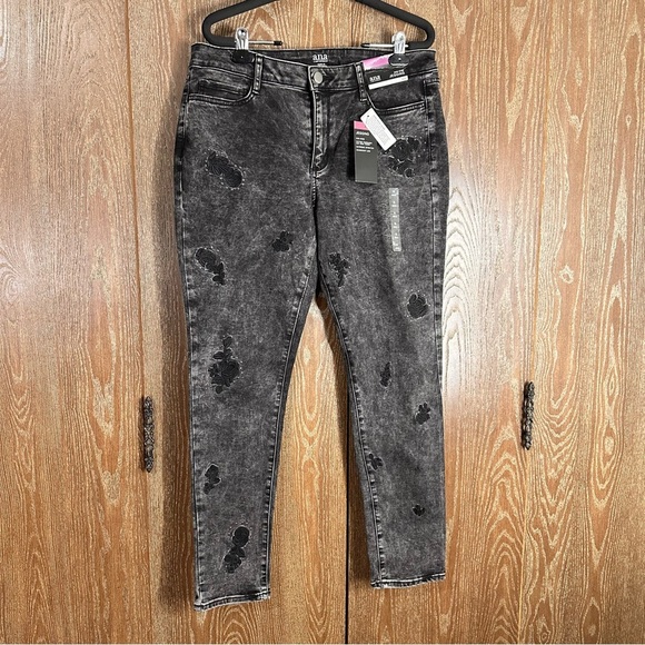 a.n.a NWT Women's Denim Jean Jeggings Sz 14 Black Embroidered Rose Design Pant - Picture 2 of 13